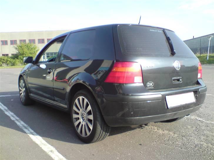 VW Golf  [SOLGT] - billede bagfra igen, fik sat sidste fælg på 15/5 billede 8