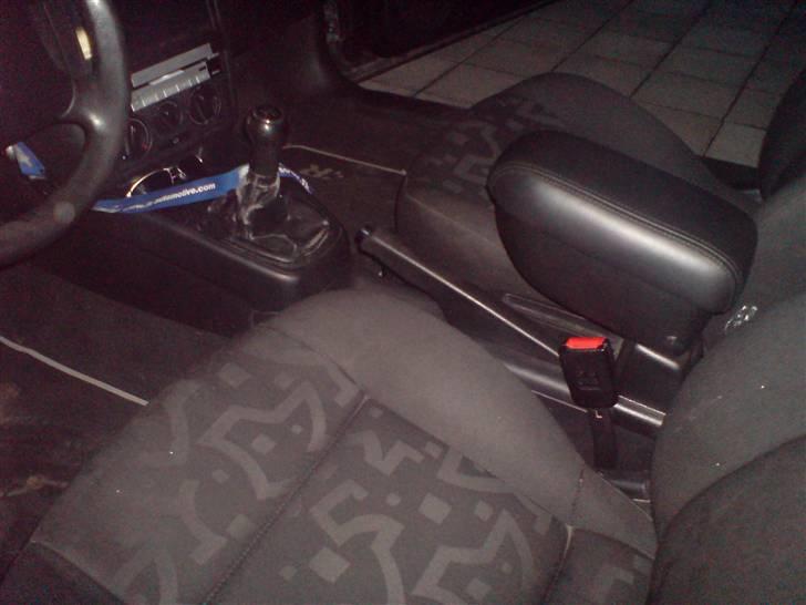 VW Golf  [SOLGT] - det er sådan kabinen ser ud nu, nu med armlæn :P billede 11