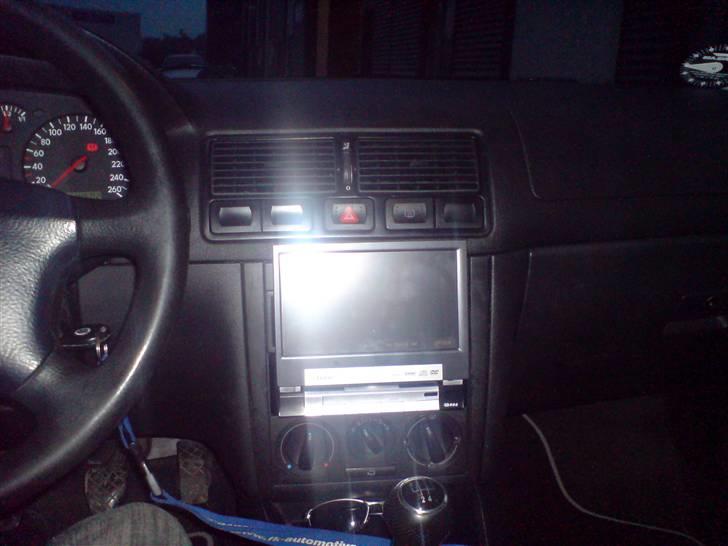 VW Golf  [SOLGT] - Min "nye" headunit købt brugt af Griffen billede 12