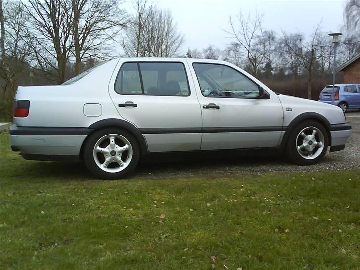 VW Vento SOLGT billede 2