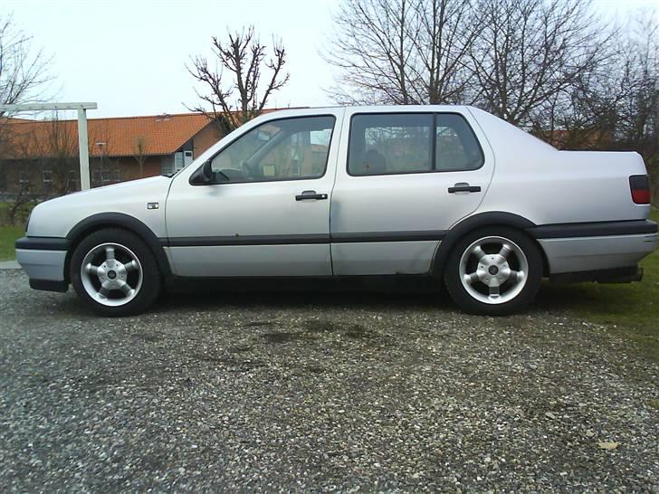 VW Vento SOLGT billede 4