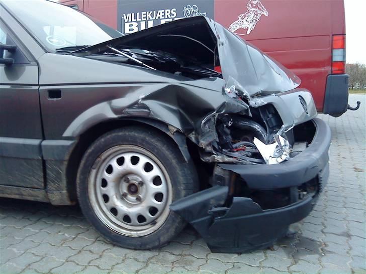 VW passat smadret billede 16