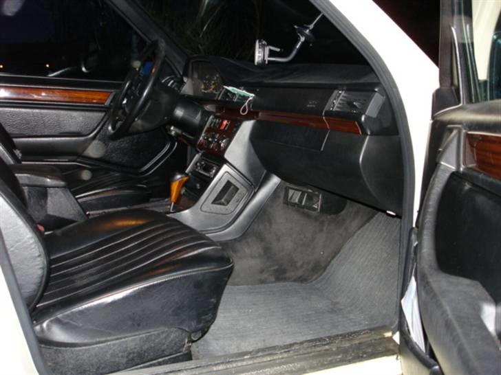 Mercedes Benz E 250 D - Så blev klistermærkerne pillet af:) billede 10