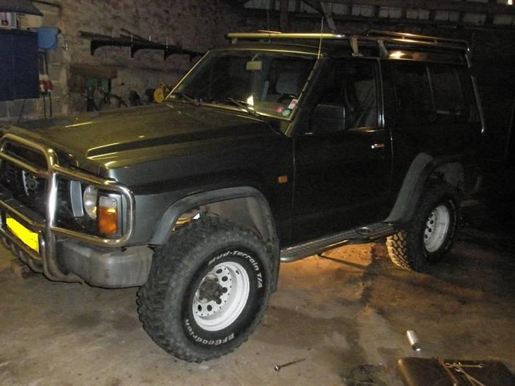 Nissan patrol gr 2,8  - efter montering af undervogn og hjul billede 11