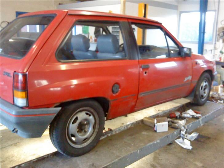 Opel corsa A 1.2 (solgt) - sådAn ser den ud nu men den skal lige ha en ny skærmkant billede 8