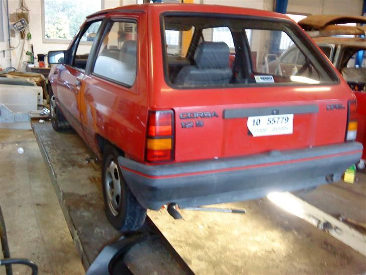 Opel corsa A 1.2 (solgt) - sådAn ser den ud nu men den skal også lige ha en ny skærmkant billede 10
