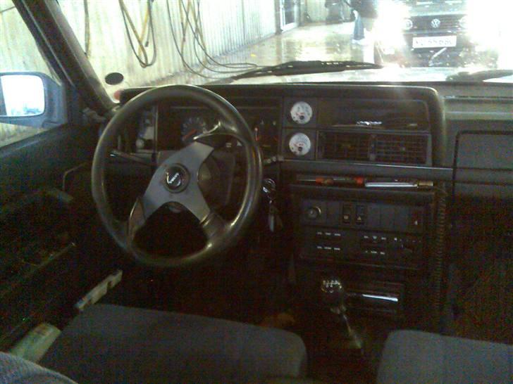 Volvo 240 GL - Kontrolpanelet, med det nye Læder-momo billede 19