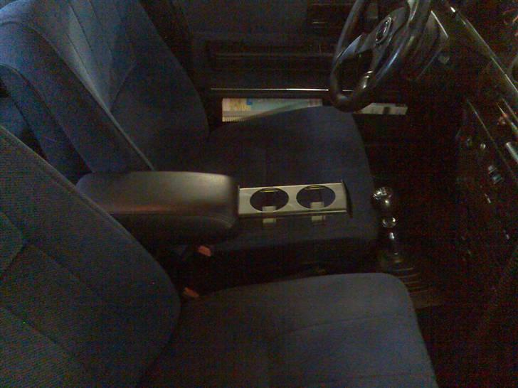 Volvo 240 GL - Splinternyt armlæn. Det er altså "GEJL" billede 20