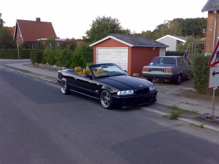 BMW 325i Cab E36 'SOLGT billede 2