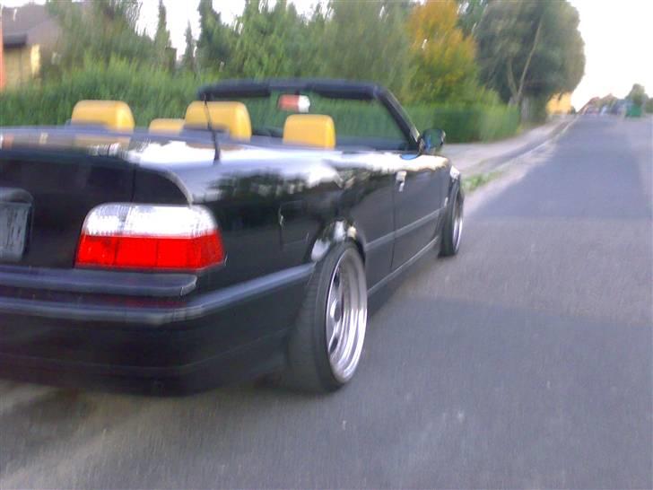 BMW 325i Cab E36 'SOLGT billede 7