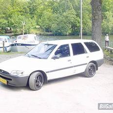 Ford Escort 1,6i 16V st. car