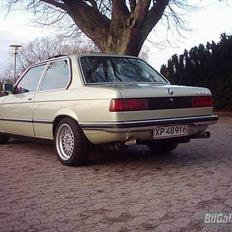 BMW e21 323i