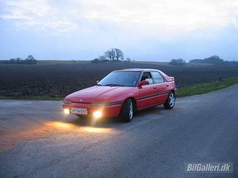 Mazda 323F billede 5