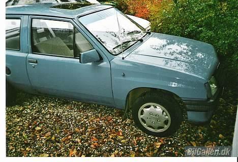 Opel Corsa - Her har jeg "tonet" sideblinkene og indfarvet sidespejlene- gejl.. billede 3