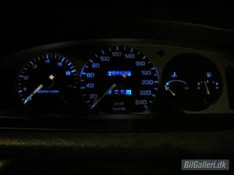 Mazda 626 - Blå dioder i speedometer... baggrund sølvgrå... billede 9