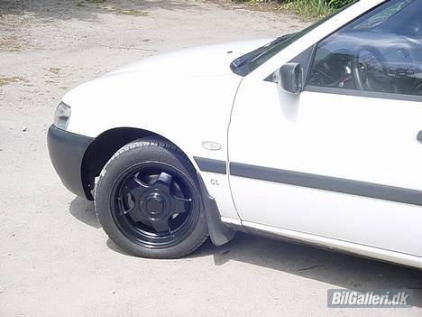 Ford Escort 1,6i 16V st. car - Sorte fælge med bred kant... billede 3