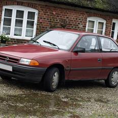 Opel Astra 1,6 I - SOLGT