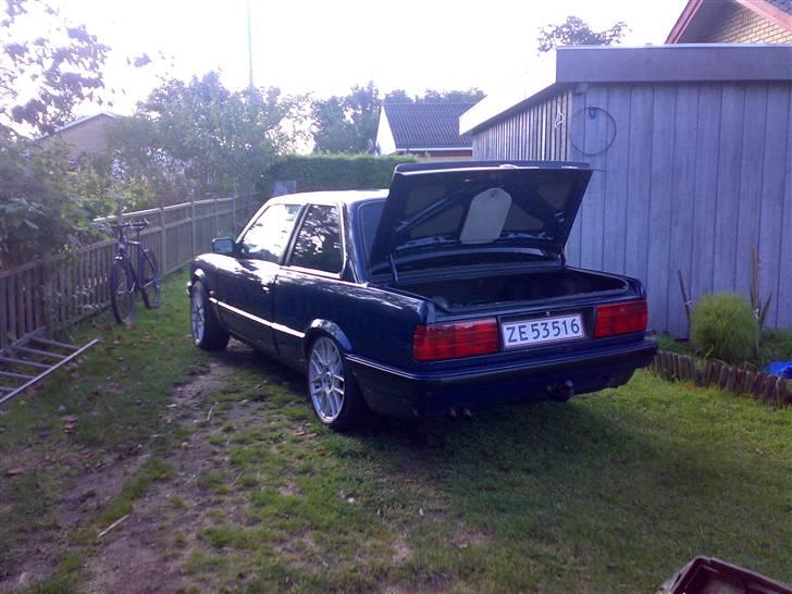 BMW E30 320i SOLGT billede 1