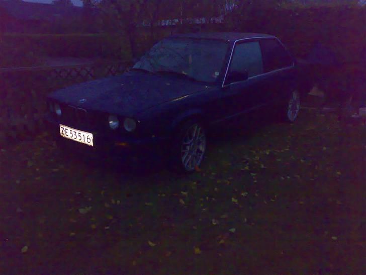 BMW E30 320i SOLGT billede 3