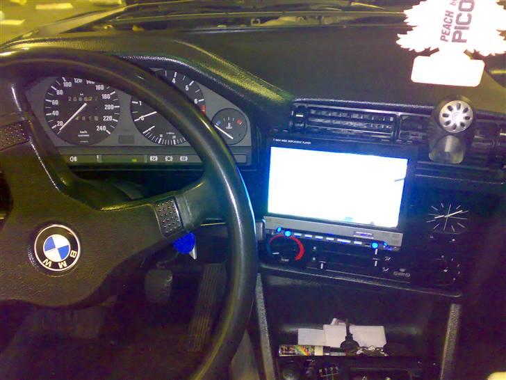 BMW E30 320i SOLGT billede 8