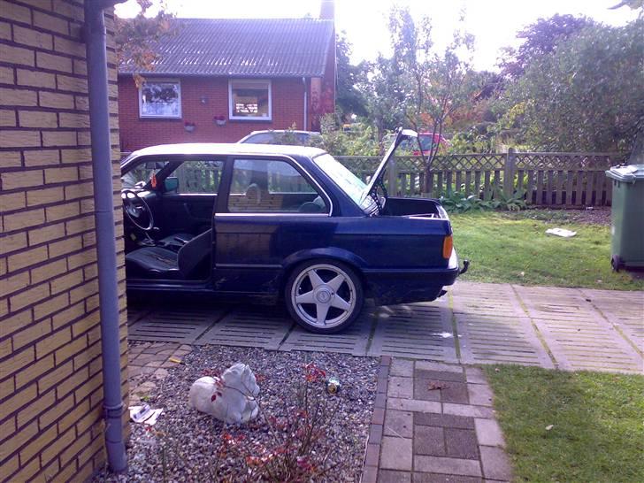 BMW E30 320i SOLGT billede 12