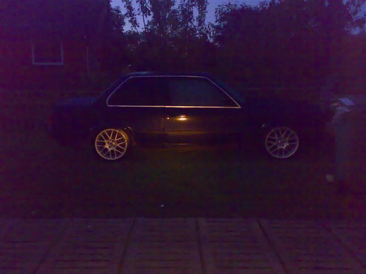 BMW E30 320i SOLGT billede 13