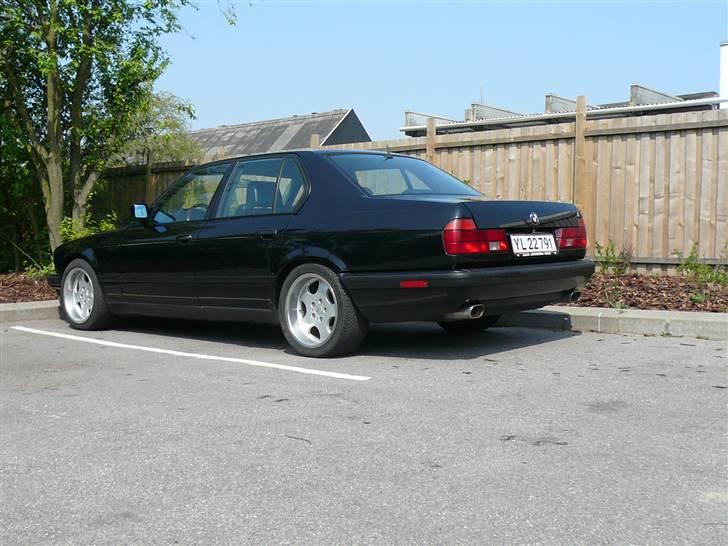 BMW 735i    SOLGT  billede 4