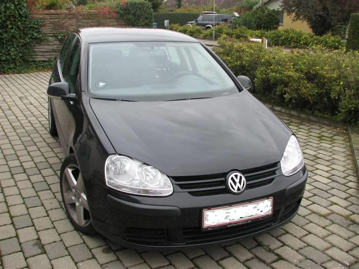 VW Golf V 2,0 TDI - Den sorte ridder (:!  billede 1