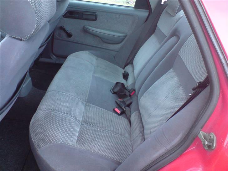 Ford sierra sedan - det er da nice med midterarmlæn og nakkestøtte billede 14