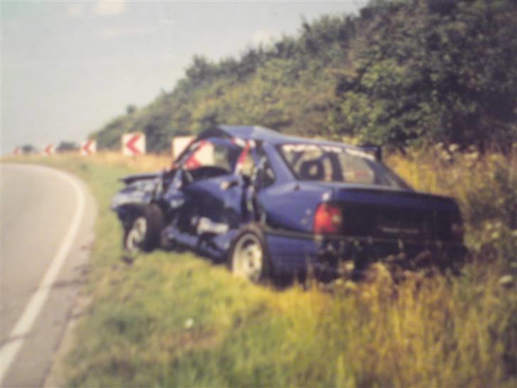 Opel vectra V6 24V???? - min gamle vectra der måtte lade livet for en spritstiv tysker i en skoda... SØRGELIGT billede 7