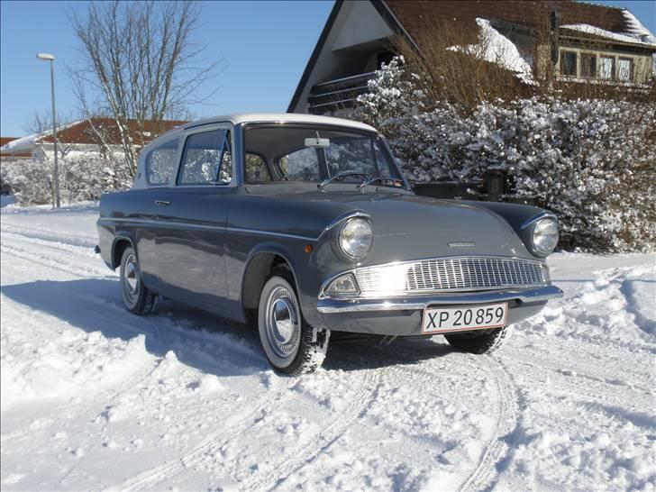 Ford Anglia 106 E  - Skulle lige se vintersolen :-) billede 3