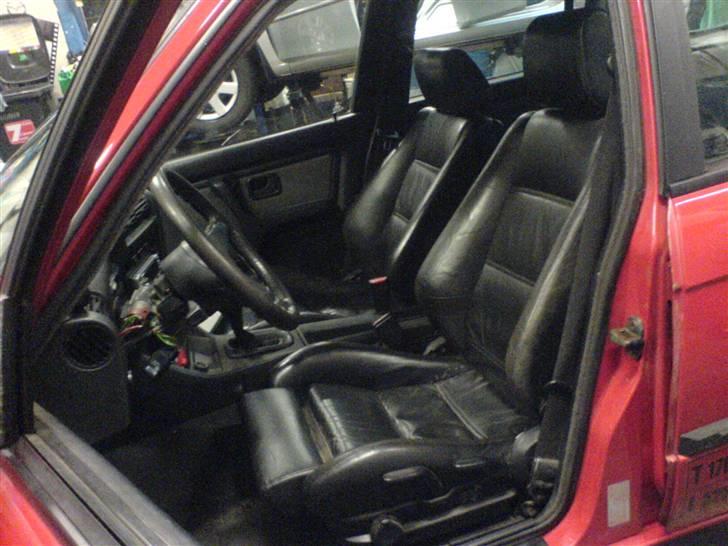 BMW e30 320i Toruring Solgt - Læderstuen  billede 4