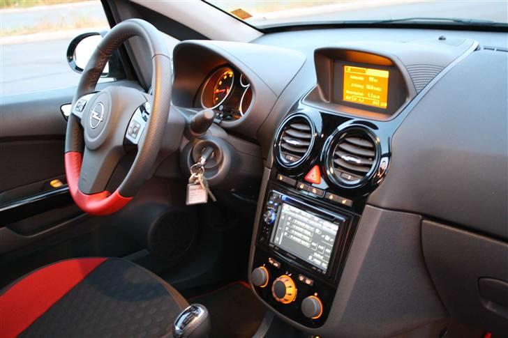 Opel Corsa D Gsi - speedo, klima og dvd. billede 8