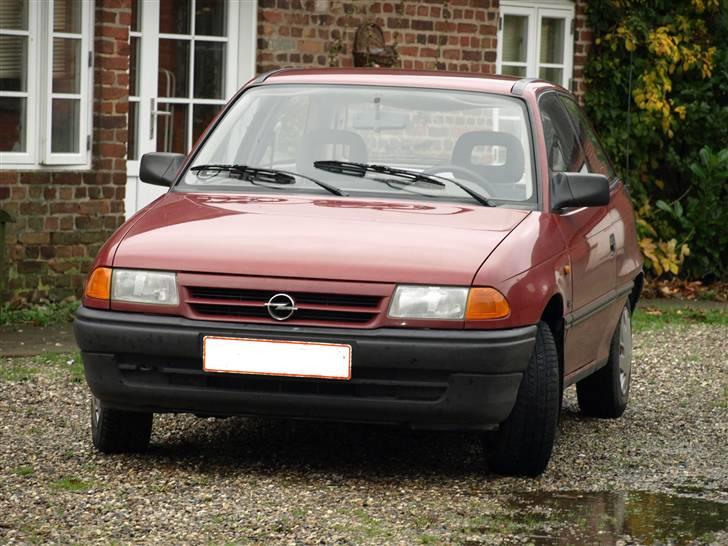 Opel Astra 1,6 I - SOLGT billede 1