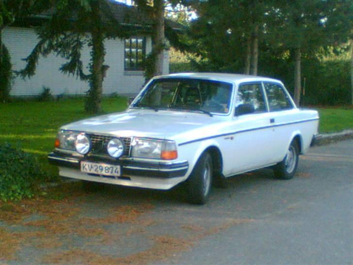 Volvo 242 DØD "skrottet" billede 1