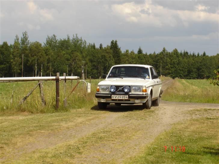 Volvo 242 DØD "skrottet" billede 2