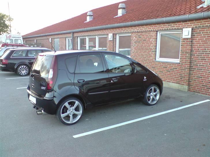 Mitsubishi Colt super - første dagen med nye sko... folk kigger når man kommer trillende på p-pladsen.... billede 7
