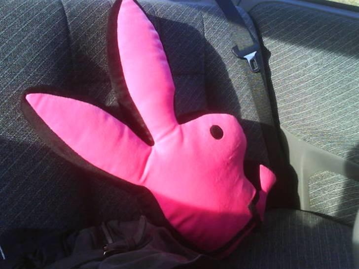 Opel Astra 1,6 I - SOLGT - Min Playboy pude som altid er med i bilen :P billede 6