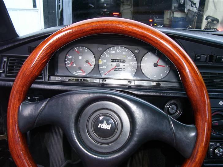 Mercedes Benz 190e SOLGT billede 4