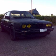 BMW E30 323i