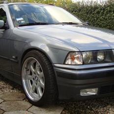 BMW 323i Touring 