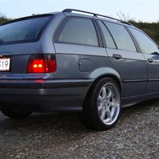 BMW 323i Touring 