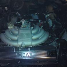 BMW 320i (325i) sælges