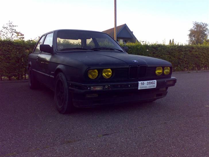 BMW E30 323i billede 1