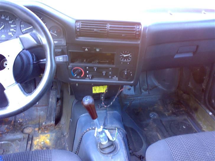 BMW E30 323i billede 3