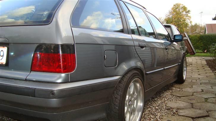 BMW 323i Touring  billede 2