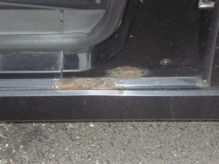 Peugeot 405 Mi16 Solgt - der er lige lidt små fejl i den i dørene men det er heldigvis det eneste der er  billede 12