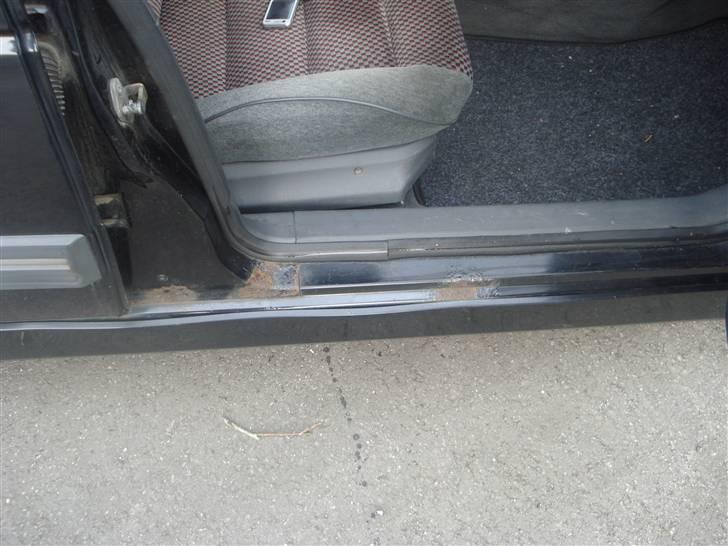 Peugeot 405 Mi16 Solgt - lidt i dørene og i samlingerne der er det eneste  billede 13