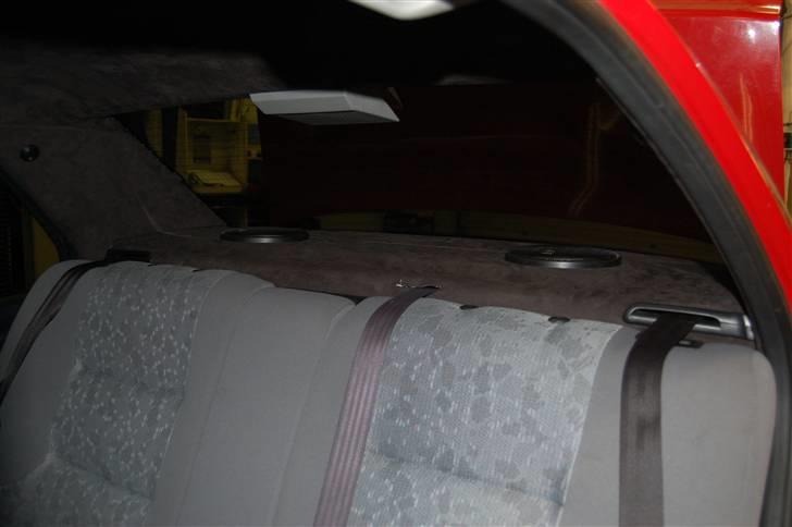 Peugeot 306 død  - Den nye hattehylde også betrukket i alcantare .. billede 16