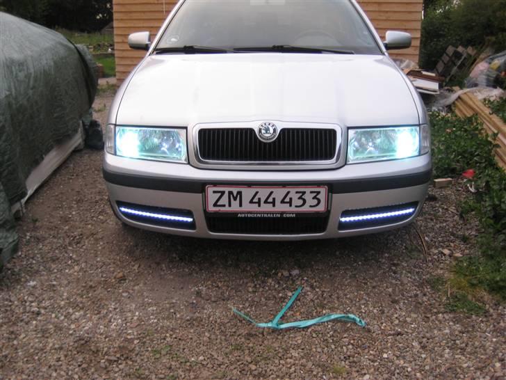 Skoda octavia solgt - led stribe i kofanger og pos. i led h3 xenon i tågelygter  billede 7
